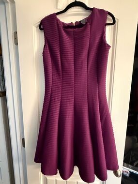 Gabby Skye Sleeveless Textured Midi Dress in Plum